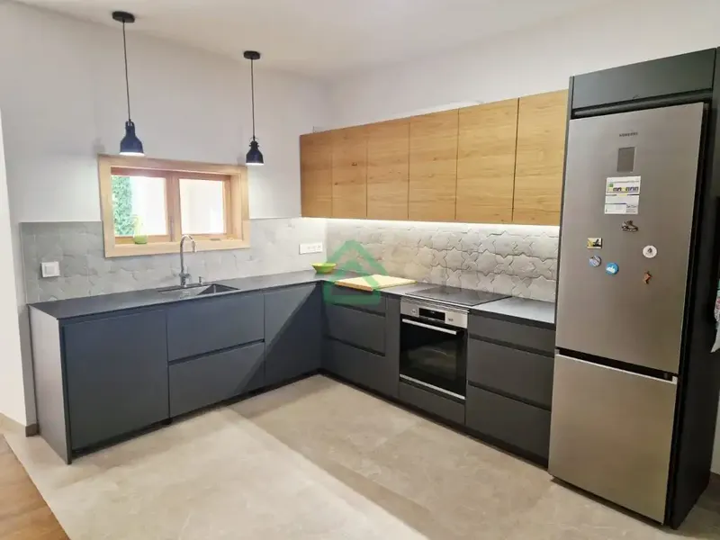Hay casas que destacan por su ubicación y otras por su espacio. Esta reúne ambas cosas: 245 m² construidos en pleno centro de Manacor, con p — photo 2