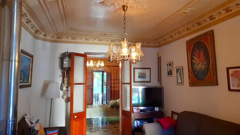 Welcome to the Mallorcan house of your dreams! This impressive 3-story property is located on one of the main streets of — photo 12