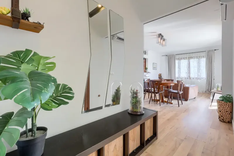Only 200 meters from the sea, in one of the quietest residential areas of Can Pastilla, this penthouse combines 86 m² built with a spectacular 65 m² terrace full of natural light — more than 150 m² of total space to live, work and enjoy. — photo 11
