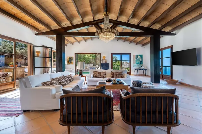 Timeless sea-facing retreat elevated above Puerto Andratx with holiday rental license — photo 9