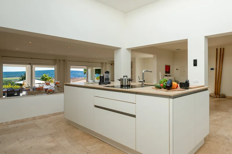 Exclusive villa in a prestigious residential area with spectacular sea views — photo 9