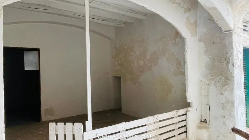 Manor-style townhouse with typical Mallorcan architectural details, such as arches and exposed beams, located in a privileged area — photo 12