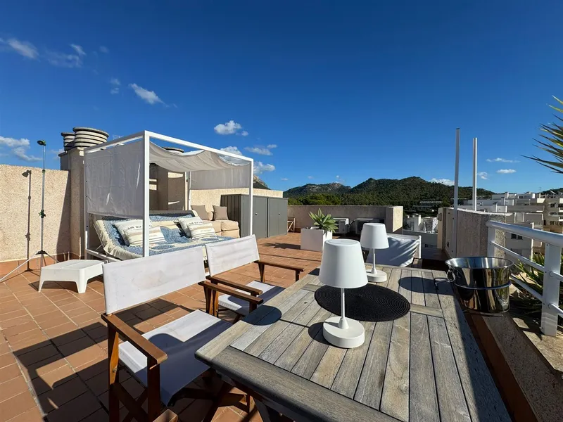 Penthouse apartment with roof terrace and sea view — photo 10