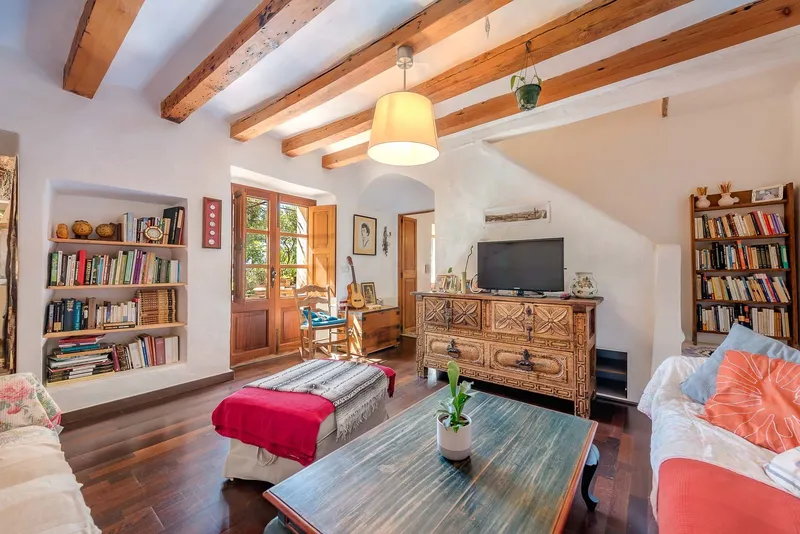 Charming village house with private pool in Galilea — photo 8