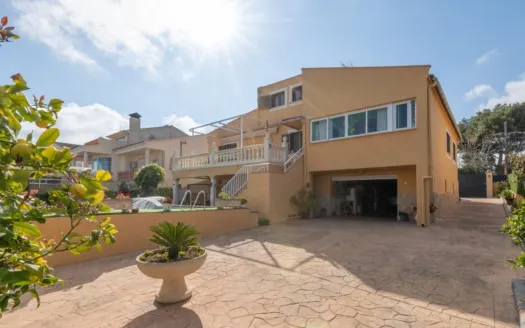 Spacious villa in Bahia Blava for sale to renovate with pool — photo 9
