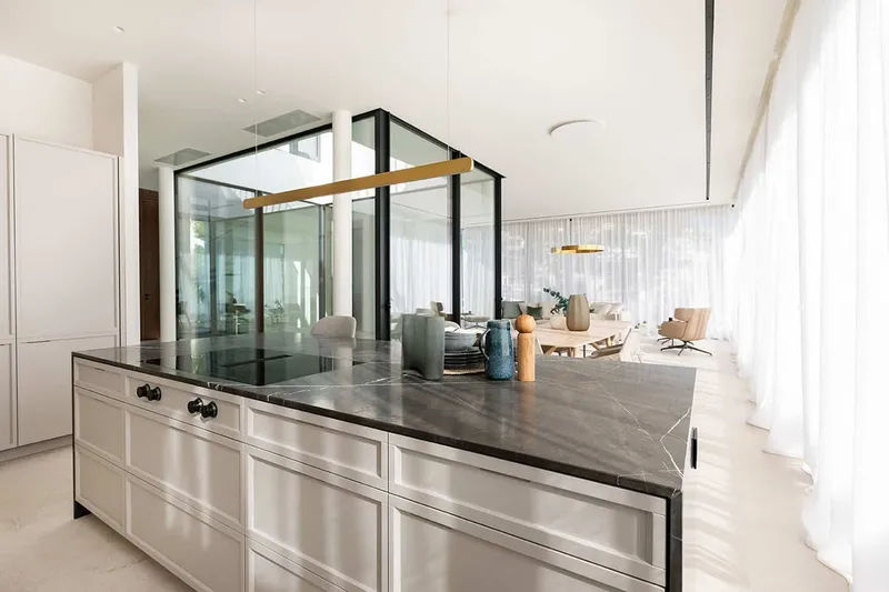Elegant designer villa in a residential location — photo 8