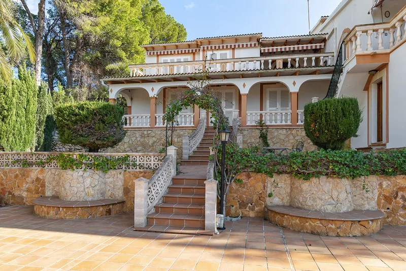 Villa in Santa Ponsa - beautifully landscaped garden with pool — photo 3