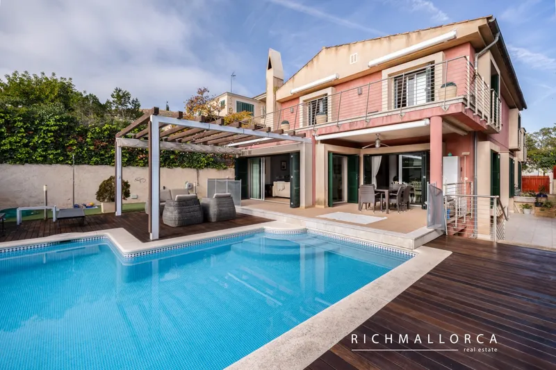 Bright family home with pool for sale in the prestigious pine area of Bonanova — photo 1