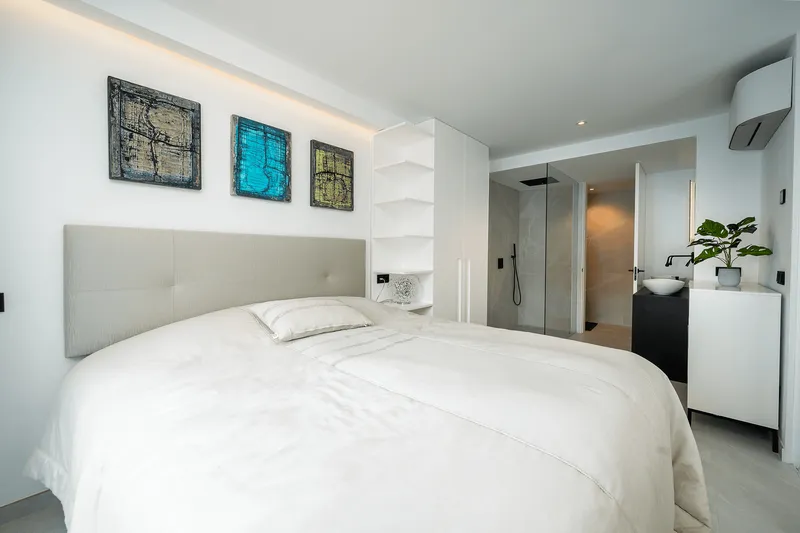 Seafront apartment with direct access in Cala LLamp — photo 12