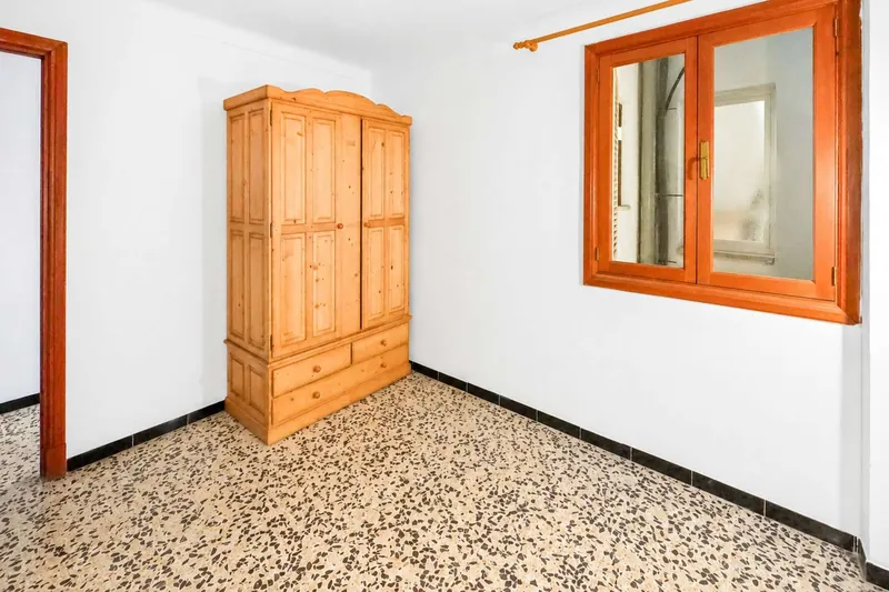 Two-family house with 7 rooms, 3 bathrooms & garage for sale — photo 5