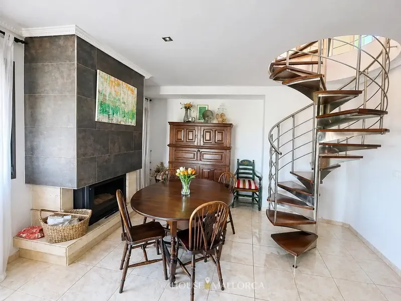 House in Mallorca offers this exclusive duplex of 198 m2 built, distributed over two floors, completely exterior, very bright and with — photo 7