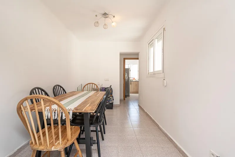 Bright 3-bedroom apartment in good condition with balcony — photo 7