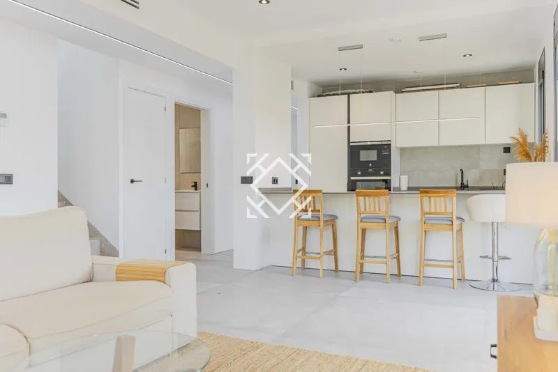 Modern villa for sale in Puerto de Alcúdia, 450 metres from the beach, with a garden, private swimming pool, sun terrace and high-quality finishes — photo 9