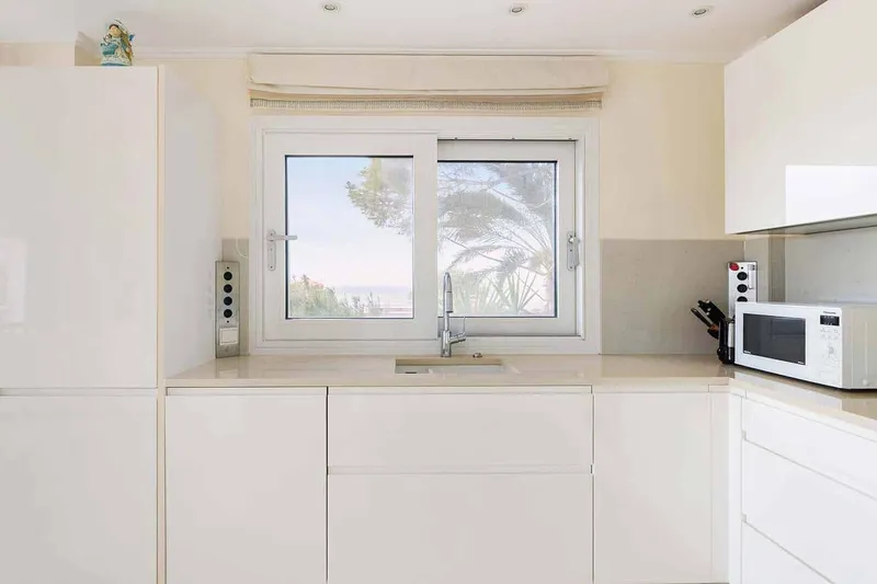Mediterranean villa with sensational sea views — photo 5