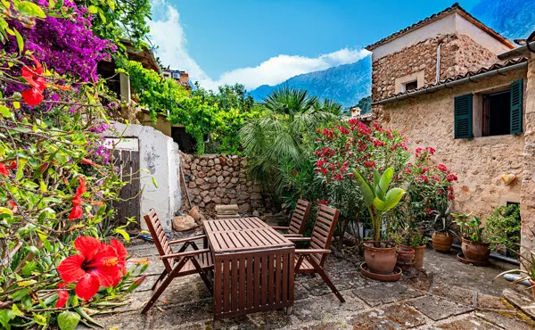 Village house with garden and panoramic views — photo 1