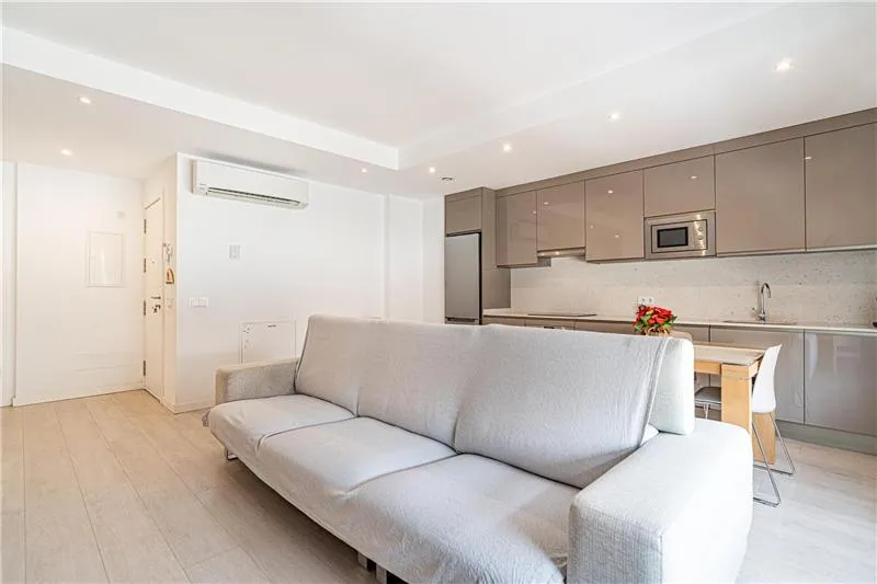 Bright, practically new flat in the exclusive Colegios area — photo 4