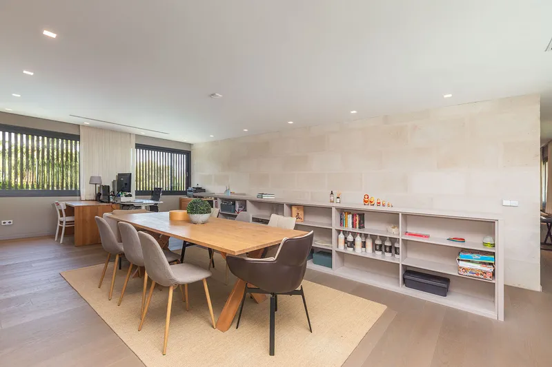 Modern villa with sea views in a central location — photo 9
