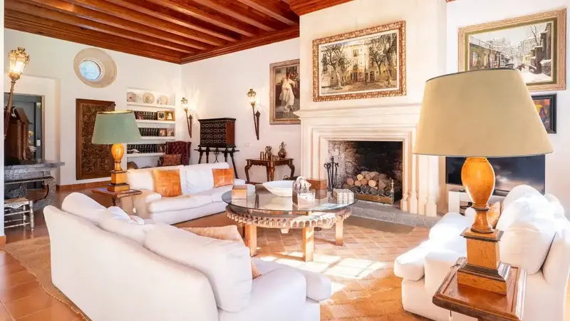 This spectacular property, of noble and authentic character, is located in a quiet valley of the Sierra de Tramuntana, a short distance — photo 12