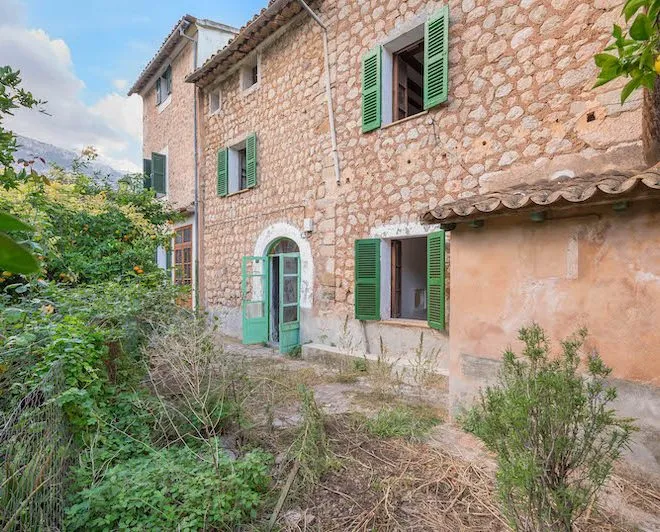 Town house to renovate in the centre of Sóller — photo 1