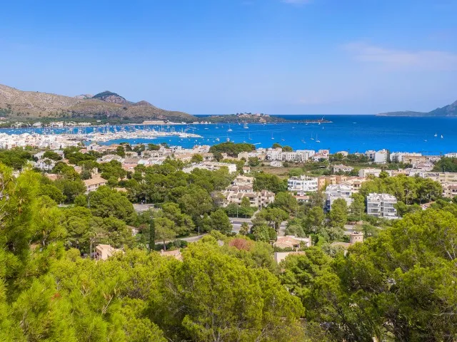 Exceptional plot with building license for sale in Puerto Pollensa, north Mallorca — photo 5