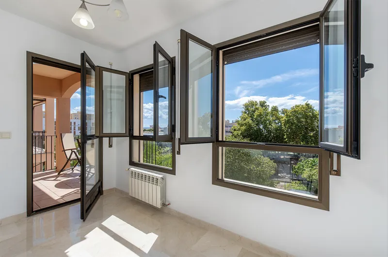 Elegante apartamento con terraza en un exclusivo complejo residencial junto al mar en Portixol, Palma Mas — photo 3