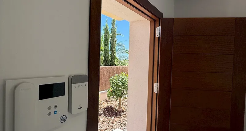 Exclusive new-build villa with pool in Cala Llombards — photo 4
