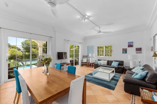 Frontline beach villa with sea views for sale in Cala d'Or, Southeast Mallorca — photo 5