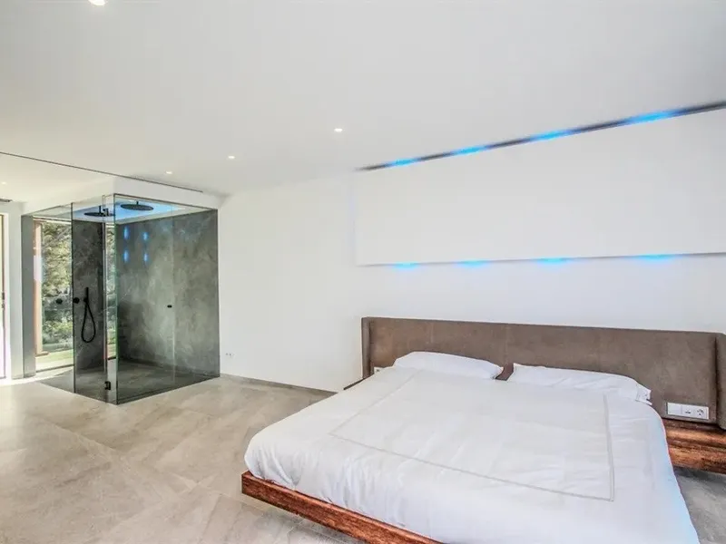 Luxurious new build villa with pool and sea views in exclusive Son Vida — photo 9