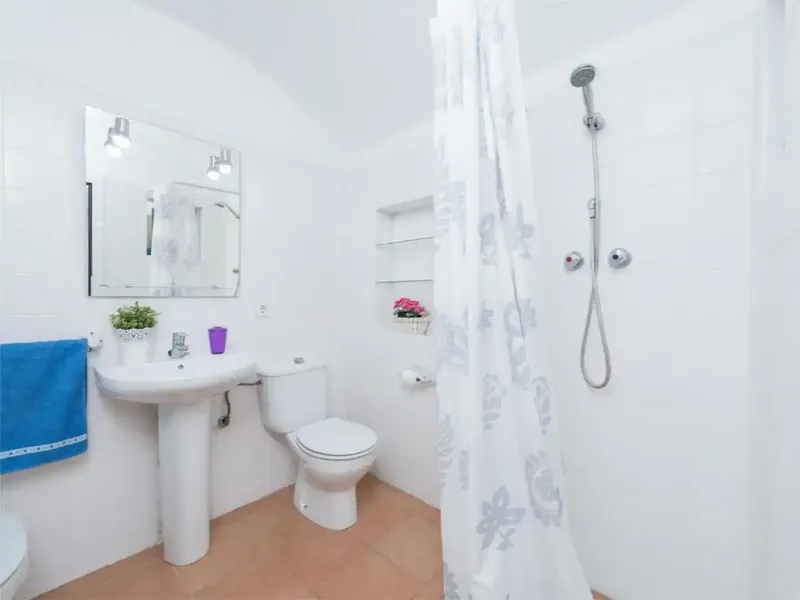 Excelente propiedad en primera línea en Can Picafort. Casa tradicional mallorquina que consta de tres apartamentos distribuidos en dos plant — photo 7