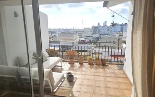 South facing 3 bedroom apartment with private terrace in the center of Palma — photo 1