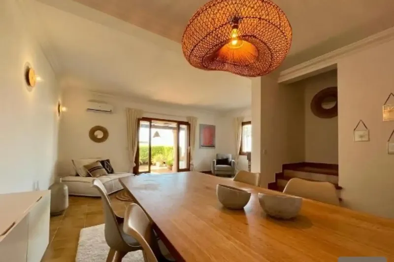 Located in a quiet and sought-after residential area of Cala Blava, just steps from the sea, this charming semi-detached Mediterranean-style villa — photo 7