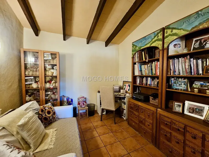 Esta atractiva casa es perfecta para quienes desean vivir en el campo, ya que cuenta con conexiones a la red eléctrica y al suministro de ag — photo 11