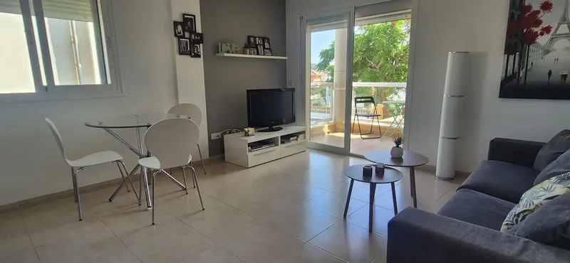 Private seller offers a very bright apartment of about 48 m² with southwest orientation in Son Ferrer. It is a first floor without elevator. — photo 3