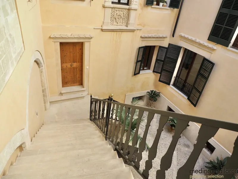 Luxury duplex apartment in a historic building in Palma — photo 12