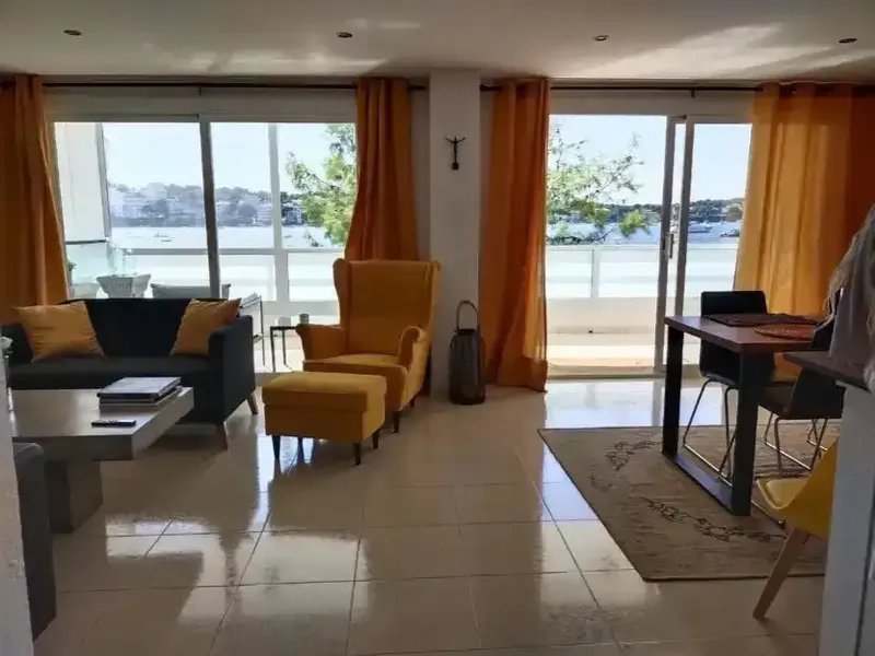 Piso con gran terraza en primeria linea de mar en el centro de Santa Ponça. 3 dormitorios, 2 baños y amplio salón comedor con cocina incorpo — photo 3