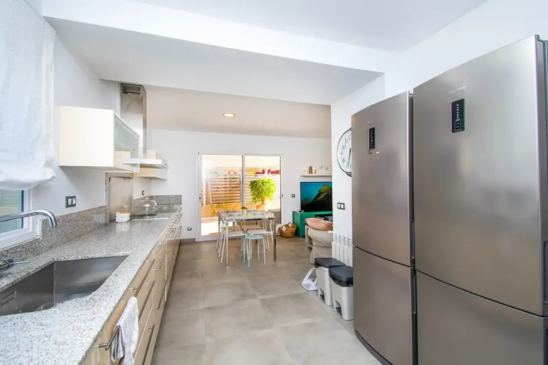 We present this elegant detached chalet in Peguera, Calvià, completely renovated, combining style, comfort and privacy in a — photo 10