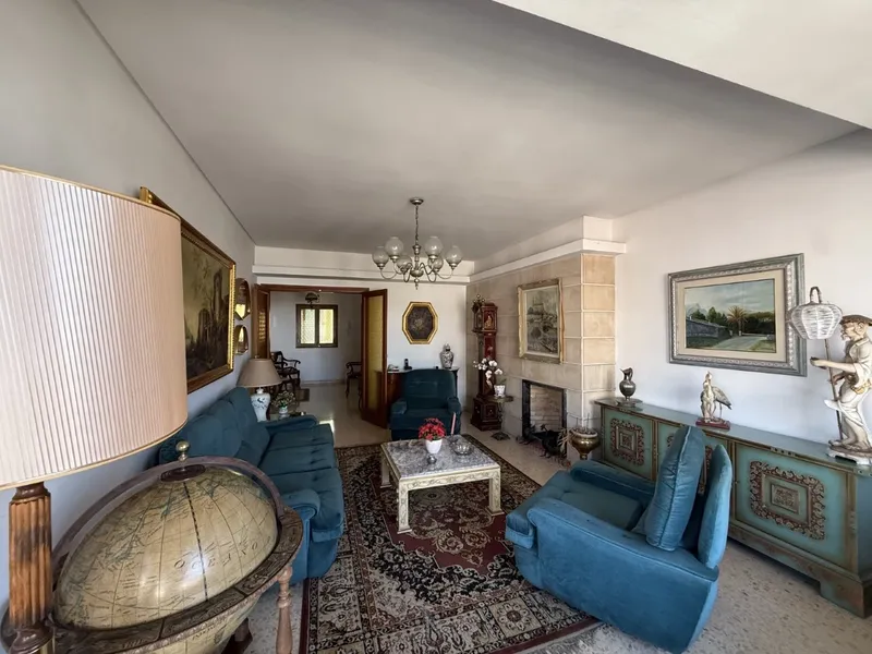 Opportunity: Eighth Floor in a Grand Building — photo 4