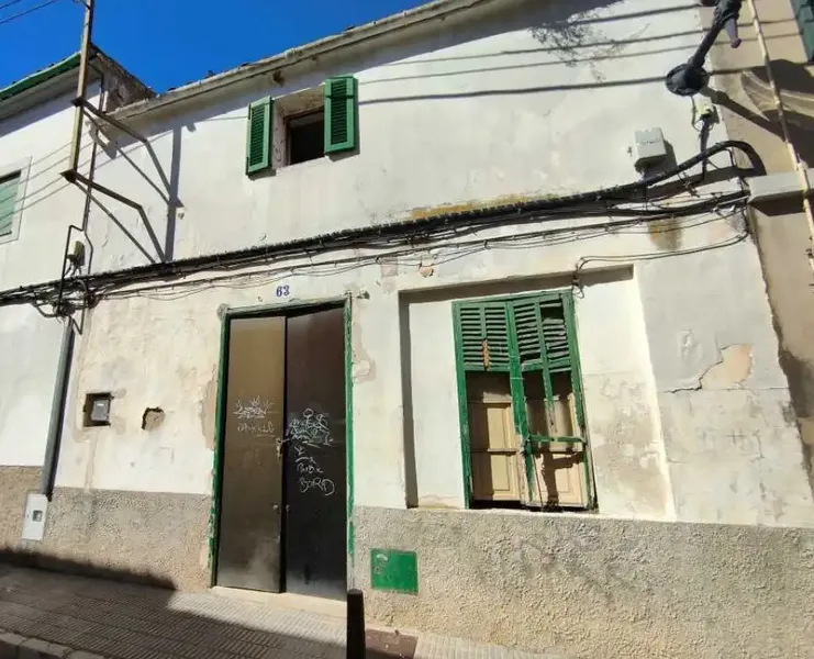 Semi-detached house for renovation located in Felanitx, in the province of Balearic Islands. Built in — photo 2