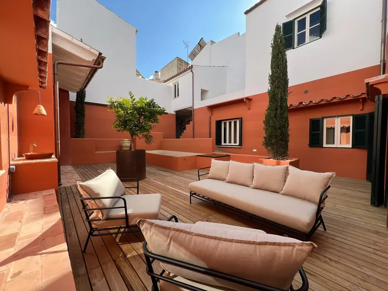 Townhouse in Felanitx - View into patio with pool — photo 2