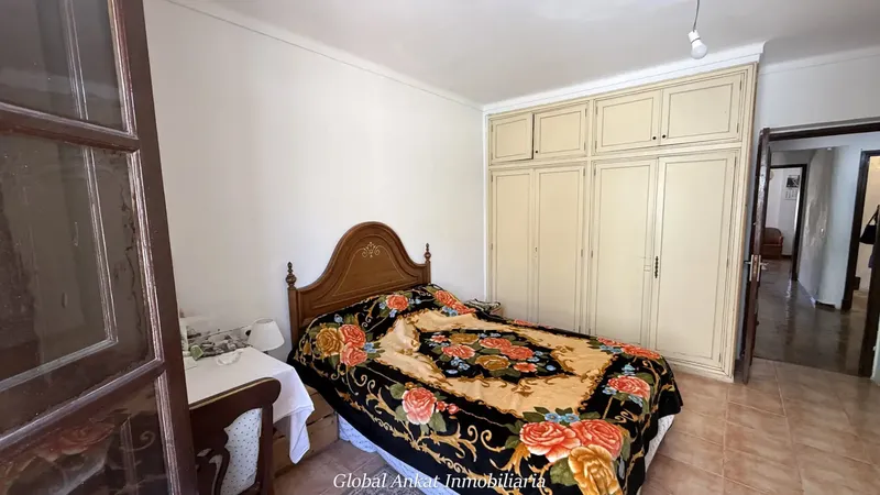 If you are looking for a versatile property, with plenty of space and the tranquility of having only one neighbor, this duplex will light your bulb. — photo 10