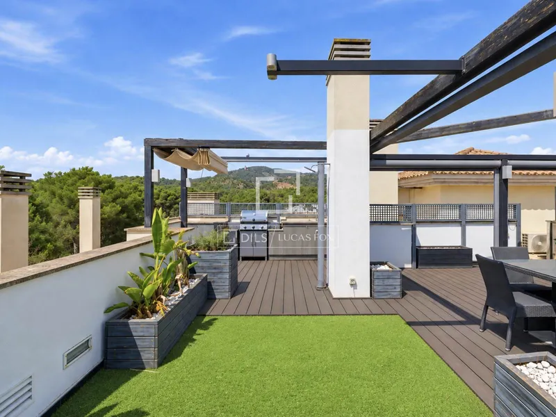 159m² penthouse with 70m² terrace for sale in Palma de Mallorca — photo 2