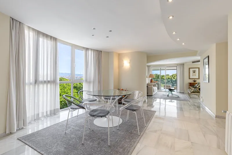 Apartment in Palma - Communal pool with harbor view — photo 5