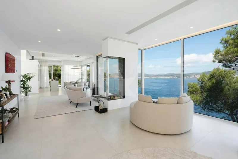 Santa Ponca: Frontline Villa with Direct Ocean Access — photo 4
