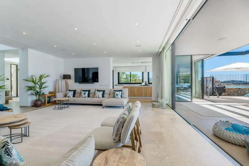Unique Collection of Three High-End, Meticulously Designed Villas with a Total of 12 Bedrooms, in the Prestigious Area of Port Andratx — photo 11