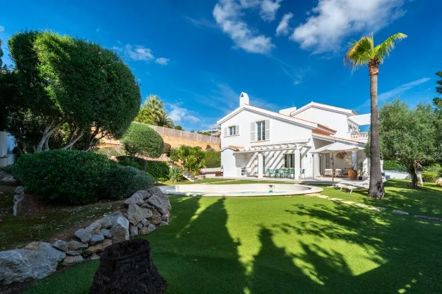 Charming family villa in Santa Ponsa with partial sea views — photo 1