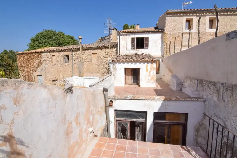 Unique opportunity to acquire a home for renovation with enormous potential, located in an emblematic area of Artà — photo 11
