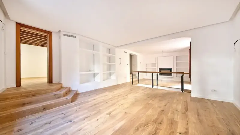 Located in the most valued area of the Old Town of Palma de Mallorca, near the wall and the famous Cathedral, this apartment — photo 1