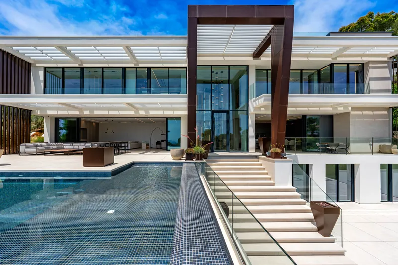 Luxurious designer villa with magnificent sea views — photo 3