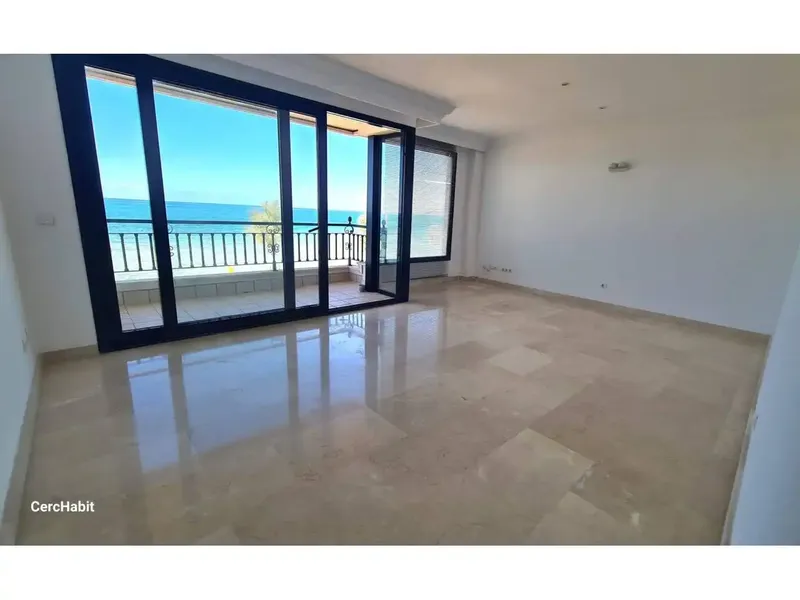Apartment on the first line of El Molinar, with balcony/terrace, unbeatable views of the Bay of Palma. — photo 2
