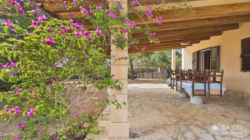 Cozy urban chalet with a large garden in Calas de Mallorca — photo 7